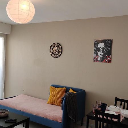 Charmant Appartement Proche Melun Centre Ville Luaran gambar