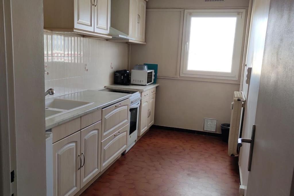Charmant Appartement Proche Melun Centre Ville Luaran gambar