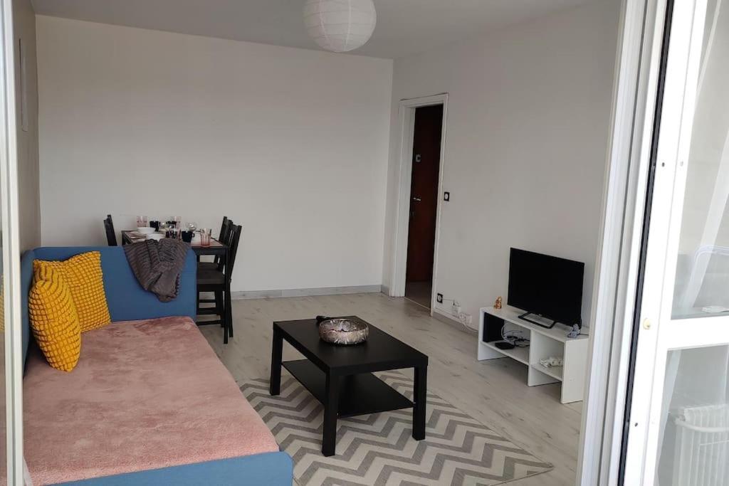 Charmant Appartement Proche Melun Centre Ville Luaran gambar
