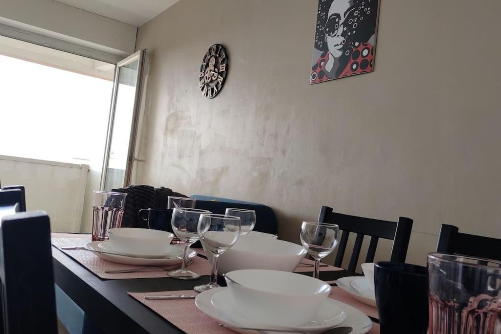 Charmant Appartement Proche Melun Centre Ville Luaran gambar