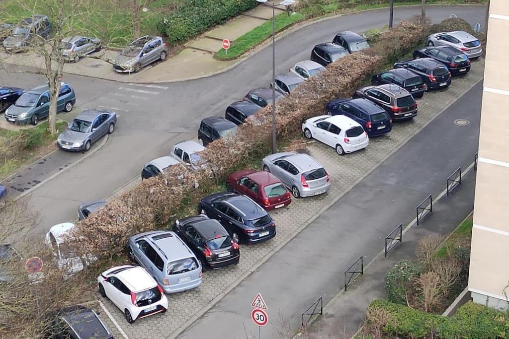 Charmant Appartement Proche Melun Centre Ville Luaran gambar