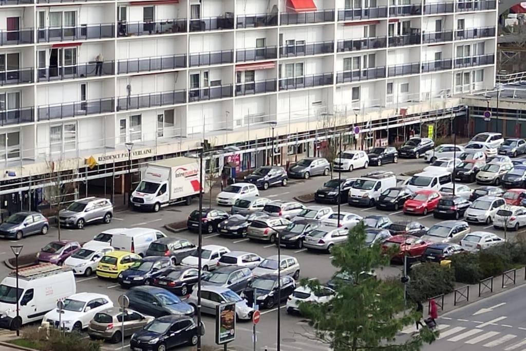 Charmant Appartement Proche Melun Centre Ville Luaran gambar